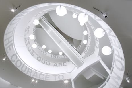 10 | BMW-Museum: Innen­raum Schüssel 
